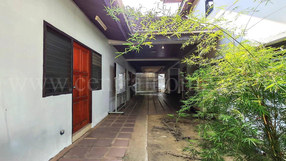 บ้านเดี่ยว ศรีเจริญวิลล่า หลังมุม ติดถนนเทพารักษ์ ใกล้ รพ.สินแพทย์ 10