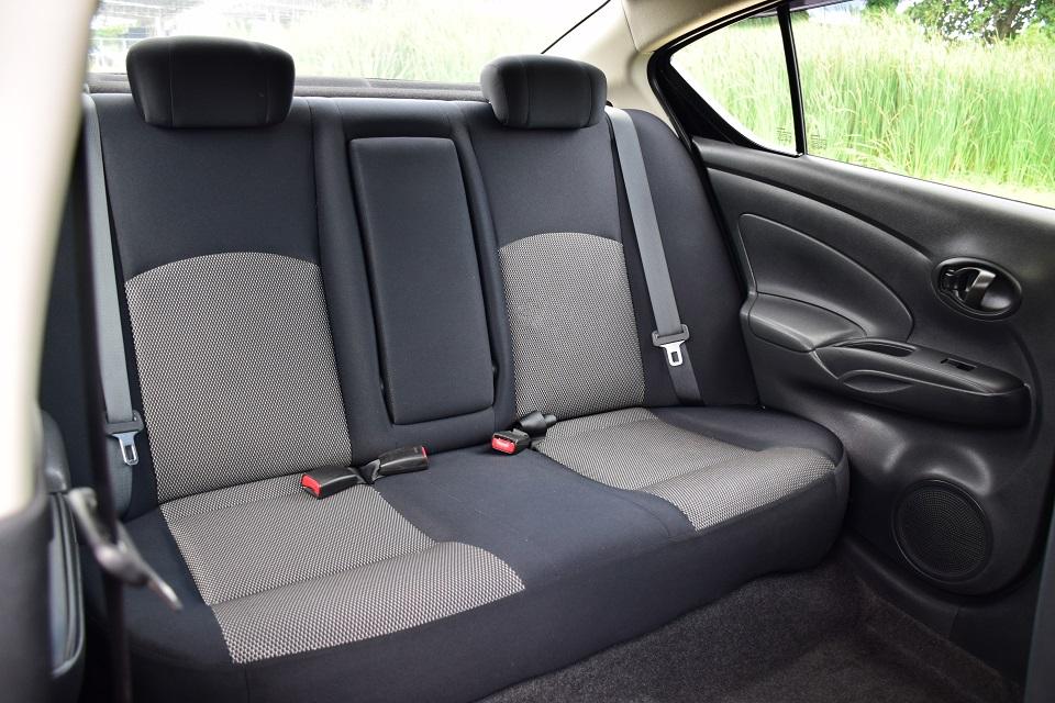 สภาพดีแบบนี้ /ผ่อนเพียง 33xx บาท / นิสสัน อัลเมร่า 1.2E ปี2015 ไมเนอร์เช้น /ออโต้ แอร์ฉ่ำๆ CD MP3 ABS AIRBAG รีโมท เซ็นเซอร์กันชนหลัง ประหยัดน้ำมันสุด 7