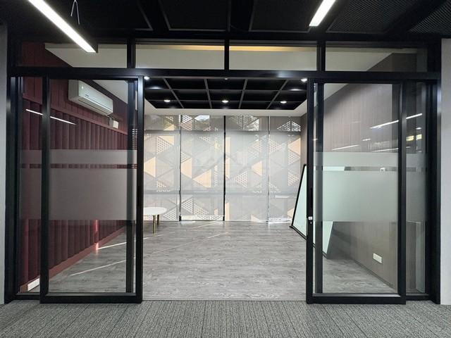 ให้เช่าสำนักงาน 3 ชั้น 590 ตร.ม. ย่านลาซาล สุขุมวิท 105 บรรยากาศร่มรื่น ใกล้ BTS แบริ่ง 4