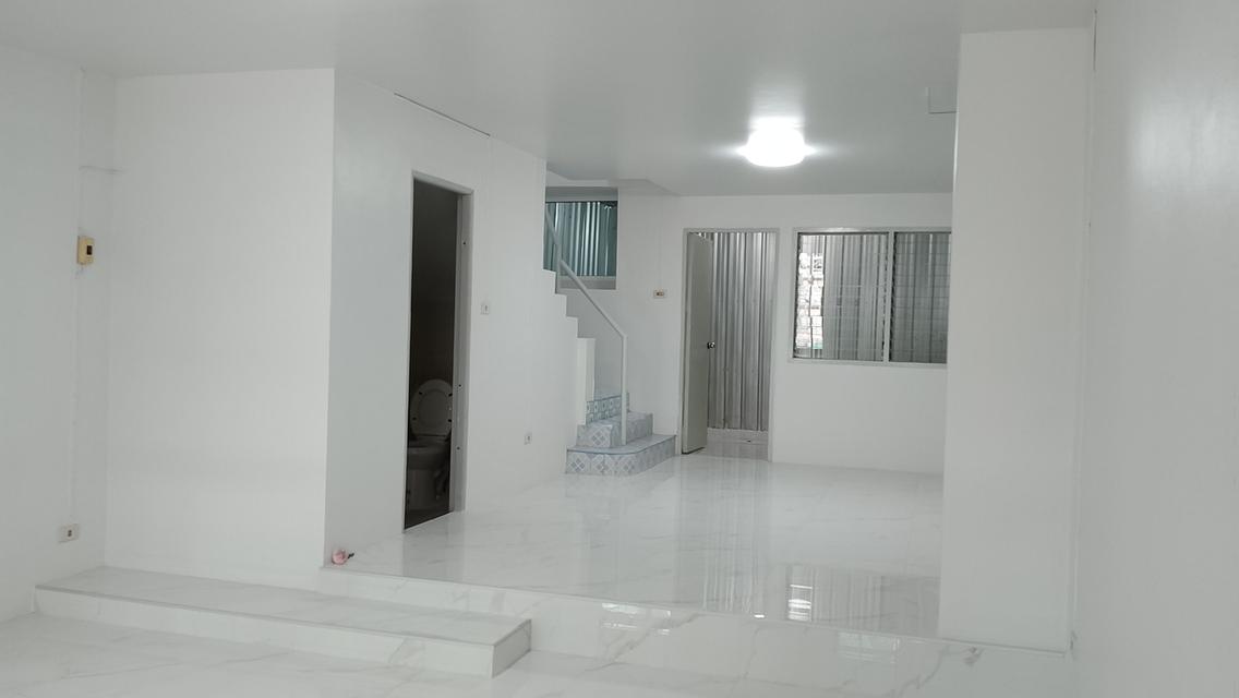 บ้านทาวเฮาส์2ชั้น 18ตรว 2