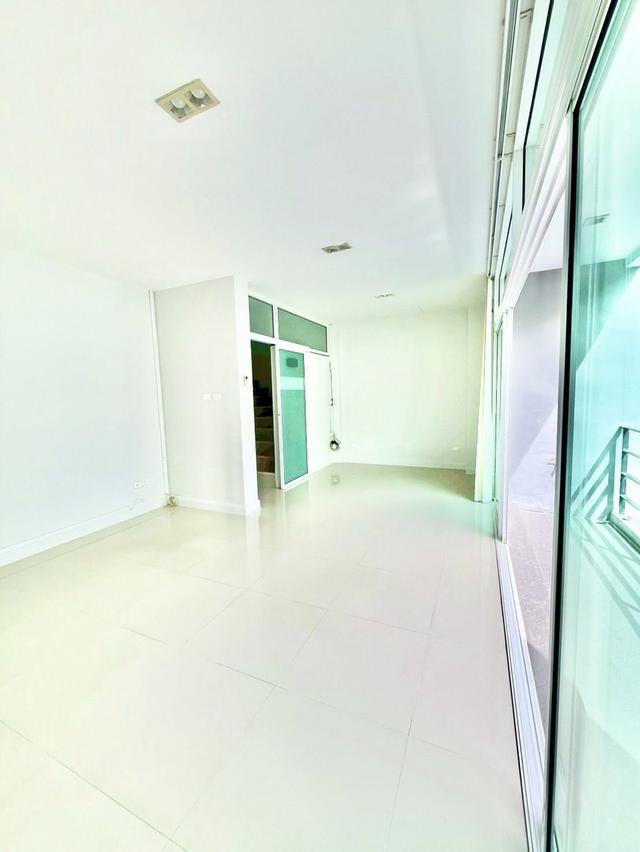 ให้เช่าทาวน์โฮมออฟฟิศ 3 ชั้น ตลาดใจโต บางเสาธง สมุทรปราการ  พร้อมอุปกรณ์ 17