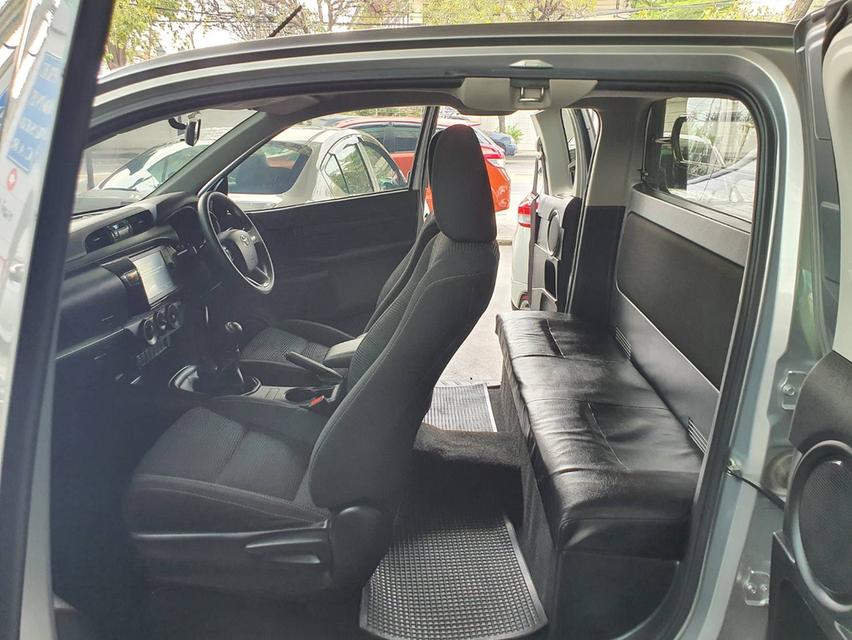 Toyota Hilux Revo 2.4 Entry Smart Cab Z Edition ปี 2021 สีเทา เกียร์ธรรมดา 4