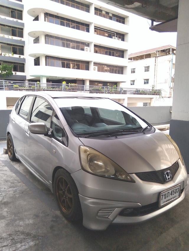 Honda Jazz 1.5V i-VTEC(ABS) AT ปี 2010 เครื่องเบนซิน เกียร์ออโต้ AT​ เลขไมล์  107,xxx Km.