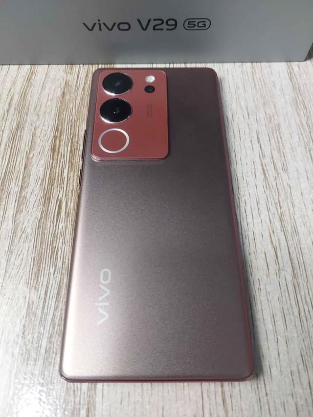 Vivo V29 สีแดงมารูน 6