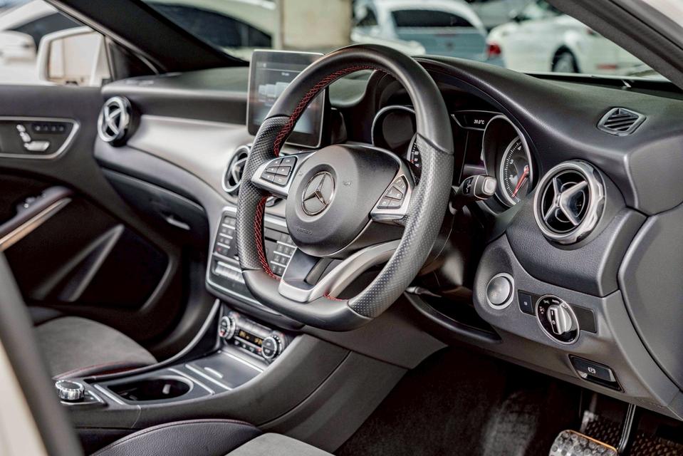 รหัสรถ NP119 BENZ GLA250 AMG FACELIFT 2019 15