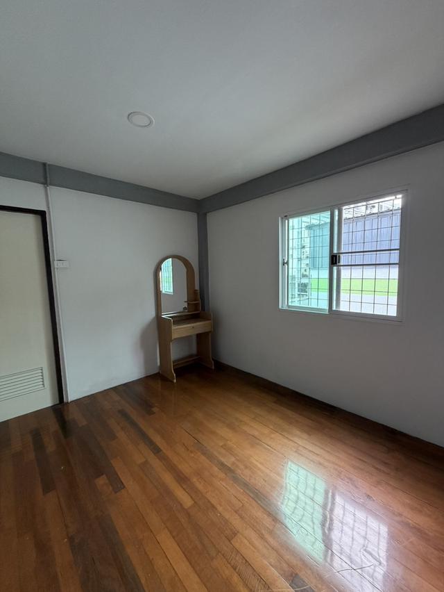 [For Sale] 2-Storey Townhouse, Suthisan, Near MRT Suthisan รูปที่ 6