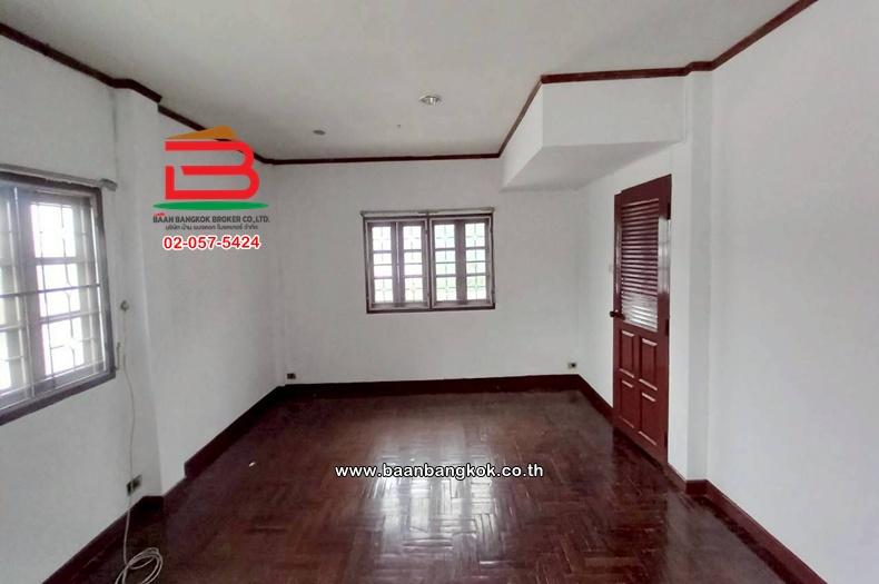 บ้านเดี่ยว เนื้อที่ 105 ตร.ว. หมู่บ้านอยู่เย็น 2 (ซอยรามอินทรา 34 แยก 15) ถนนรามอินทรา แขวงท่าแร้ง เขตบางเขน 11