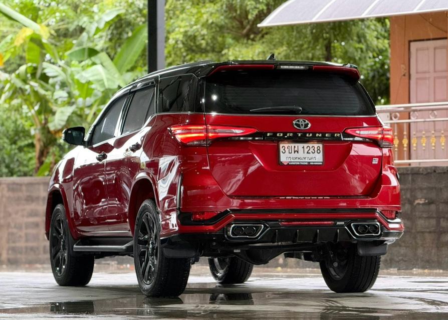 ปี 2022 TOYOTA FORTUNER, 2.8 GR SPORT BLACKTOP 4WD รูปที่ 2