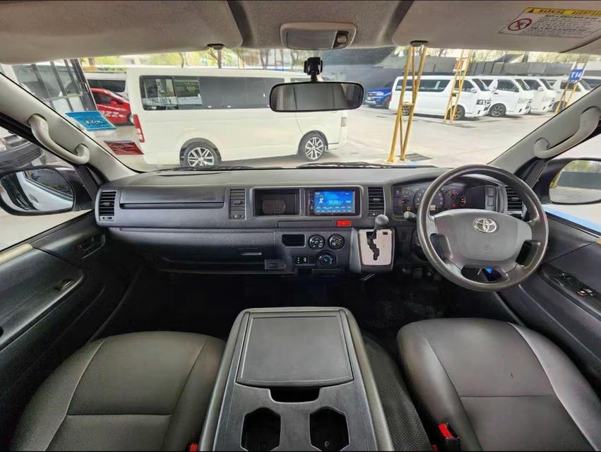 TOYOTA COMMUTER 3.0 AT DIESEL 2018 12