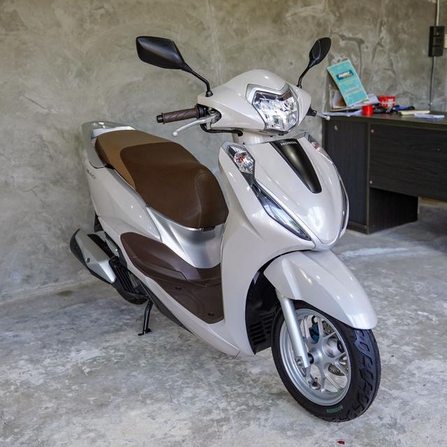 HONDA Lead 4V. รุ่นยอดนิยม