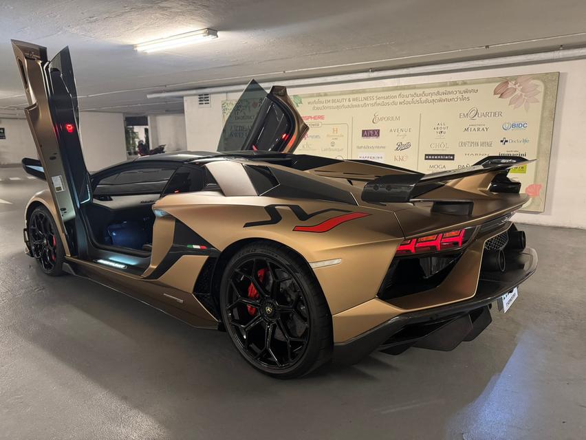 Lamborghini Aventardor SVJ Roadster รูปที่ 4