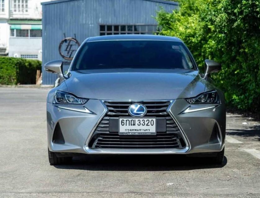 Lexus IS 300h รถปี 2017 3