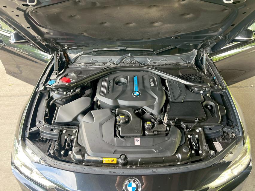 BMW 330E Year 2017 8