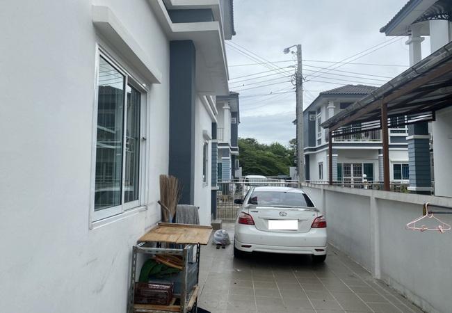 ขายบ้านแฝด หมู่บ้านพรหมศิริ เพชรเกษม 77 เนื้อที่ 33.6 ตร.ว. 2 ชั้น 3 นอน 3 น้ำ 2