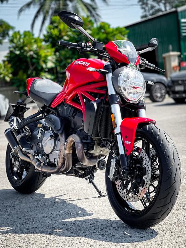 Ducati Monster 821 สีแดง 7