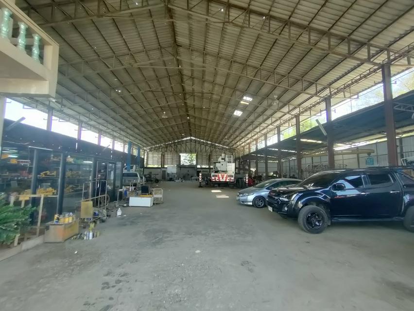 บ้านพร้อมที่ดินมีโกดัง 3