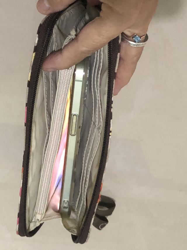 Lesportsac กระเป๋าสตางค์ใบยาว รูปที่ 8