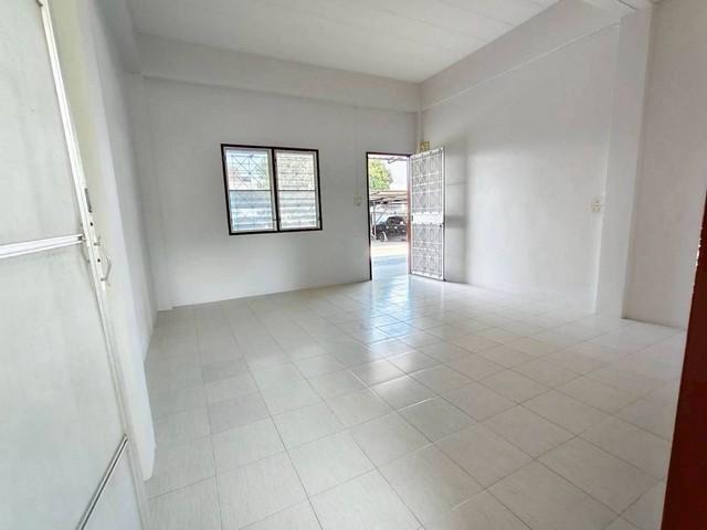 หอพักว่างปล่อยเช่าหนองตำลึงชลบุรี ซอยศาลเจ้าพ่อปลัดพลาย ห้องว่างชั้นล่าง 1 ห้อง ค่าเช่าเดือนละ 2600 บาท 6