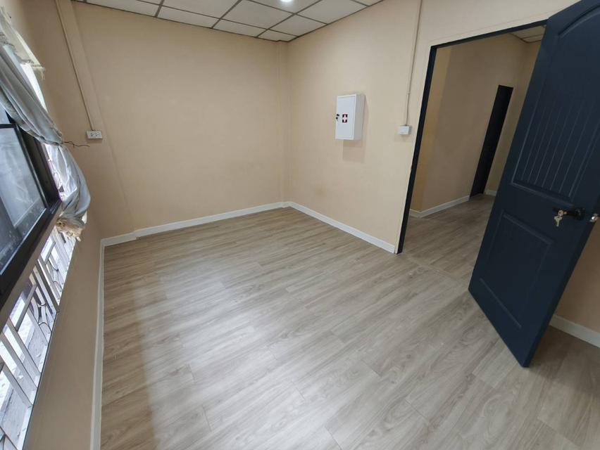 ขายบ้าน 3 ชั้น รีโนเวทใหม่ทั้งหลัง พร้อมอยู่ หมู่บ้านธนะสิน 9 นวมินทร์ 86 8