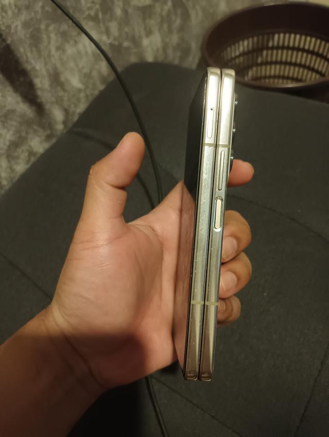 Samsung Galaxy fold4  6