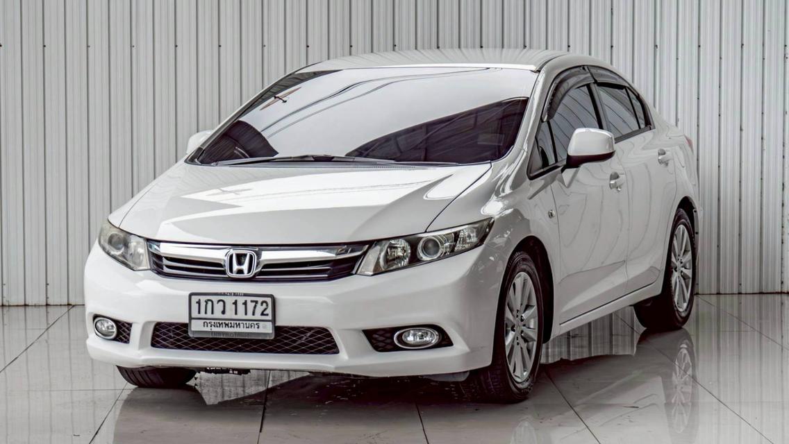 HONDA CIVIC 1.8 S ปี 2013 สีขาวโฉม FB ปี12-16
