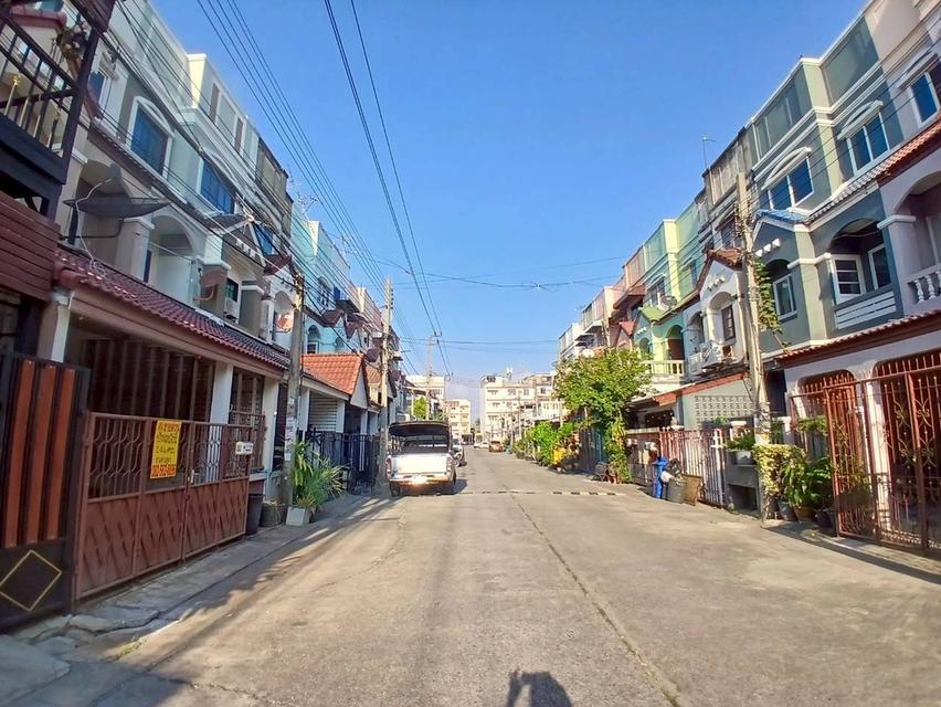 ขายบ้าน 3 ชั้น หมู่บ้านศิริวรรณ 2 ซอยบางกร่าง 43 ถนนบางกรวยไทรน้อย 3