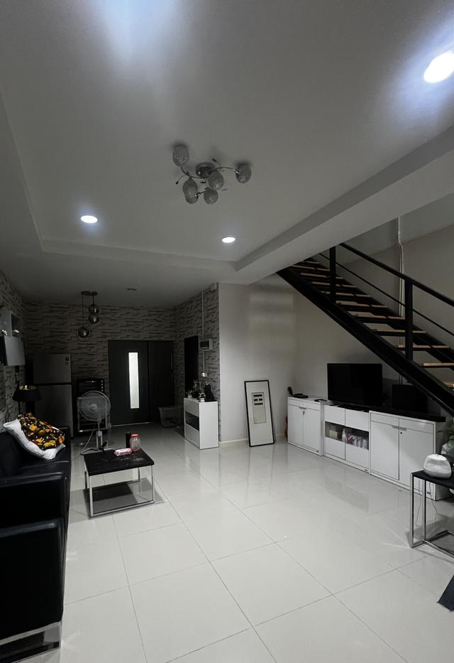 ขายบ้านทาวน์เฮาส์ 2 ชั้น สไตล์โมเดิร์น 3