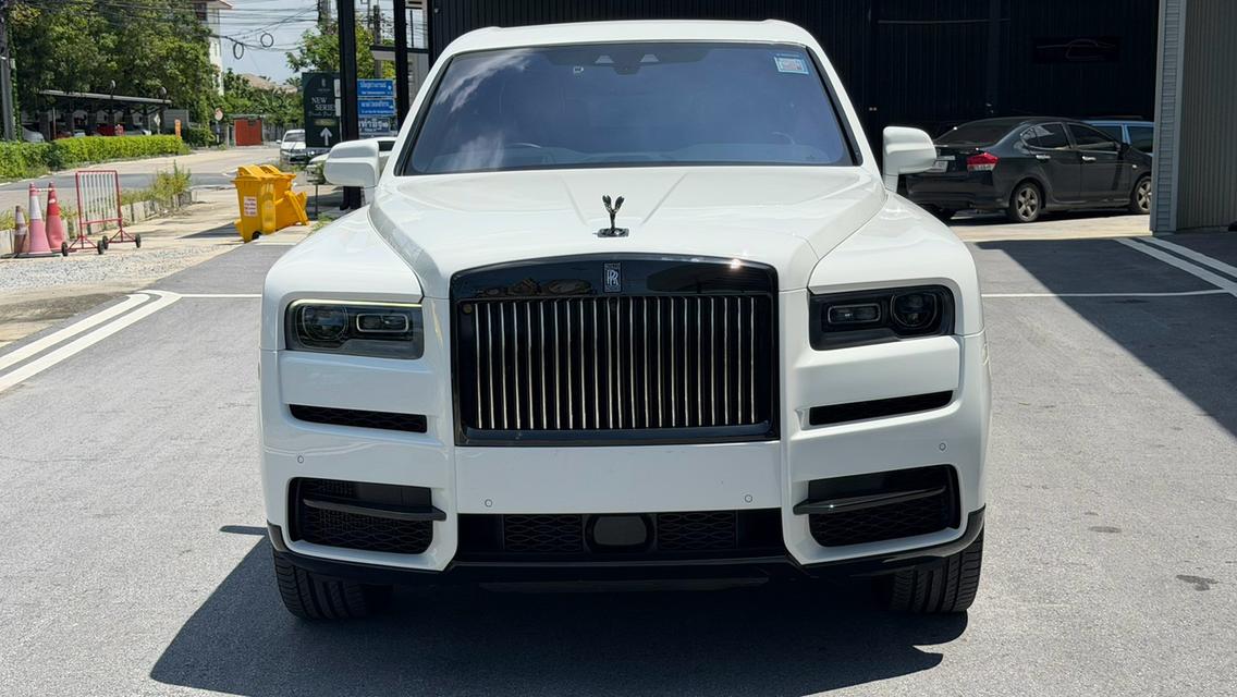 2021 จด22 ROLLS-ROYCE CULLINAN BLACK BADGE สีขาว Milage 13,XXX KM ออฟชั่นสุด หลังคา SKY ที่นั่งจิบไวน์ ออก WIZ AUTO HOTPRICE 19.9 MB