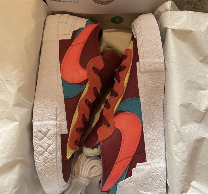 รองเท้า Nike x Kaws 10us