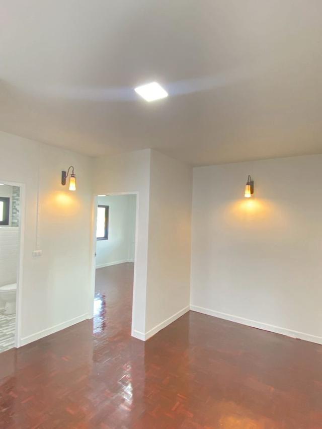 ขายบ้านเดี่ยว 2 ชั้น  เนื้อที่ 125 ตารางวา  หมู่บ้านเมืองเอกรังสิต ถนนพหลโยธิน ตำบลหลักหก อำเภอเมืองปทุมธานี จังหว 10