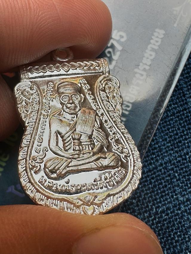 เหรียญเสมาหน้าเลื่อนหลวงพ่อทวด วัดช้างให้ ปัตตานี รุ่นเสาร์๕ ปี2560 เนื้อเงิ_น พร้อมกล่องเดิม รูปที่ 2