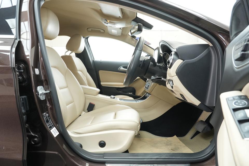 2016 Mercedes-Benz GLA200 W156 1.6 Urban SUV สีน้ำตาล เลขไมล์ 107619 กม. 12