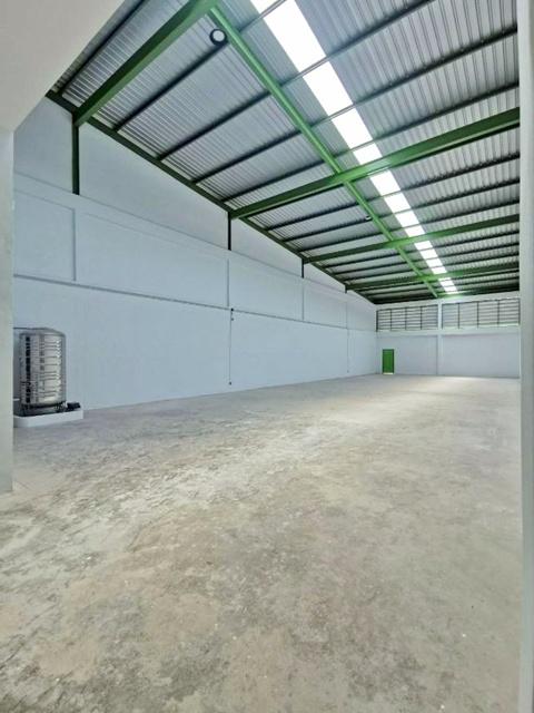 ไฟฟ้า 3 เฟส แยกลาดหลุมแก้ว 1 กม. รร.สารสาสน์ บางบัวทอง 2.6กม. มินิแฟคตอรี่ให้เช่า 2 นอน 2 น้ำ ถนนกาญจนาภิเษก 330 ตร.ม 2