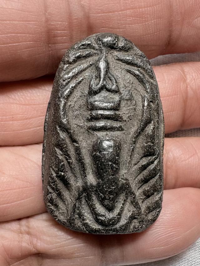 พระปิดตาเนื้อผงคลุกรัก ไม่ทราบที่