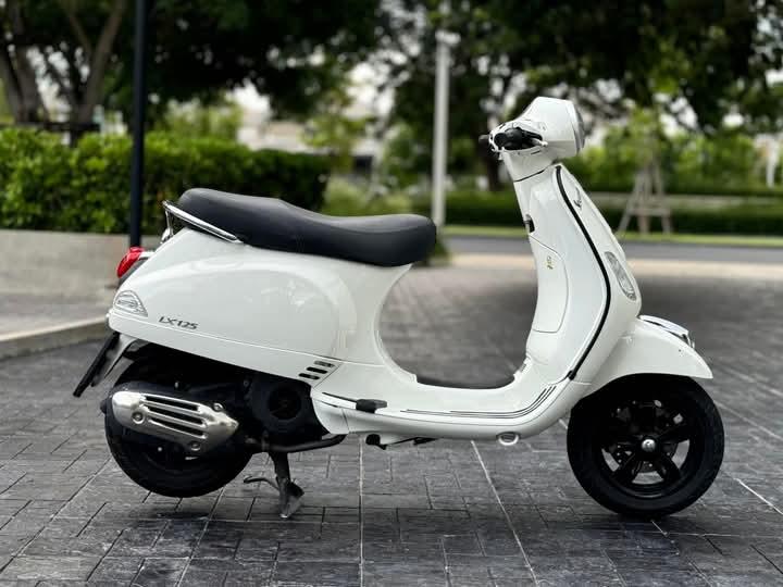 ขายด่วน Vespa LX