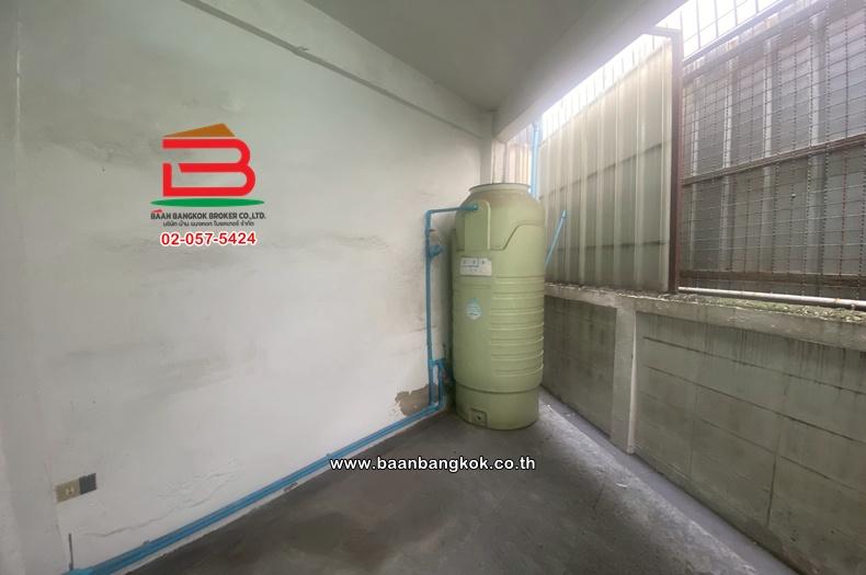 อาคารพาณิชย์ เนื้อที่ 19 ตร.ว. อยู่ระหว่าง ซอยลาดปลาเค้า 83-ซอยลาดปลาเค้า 85 ใกล้เดอะแจ๊สรามอินทรา ถนนรามอินทรา แขวงอนุสาวรีย์ เขตบางเขน 12