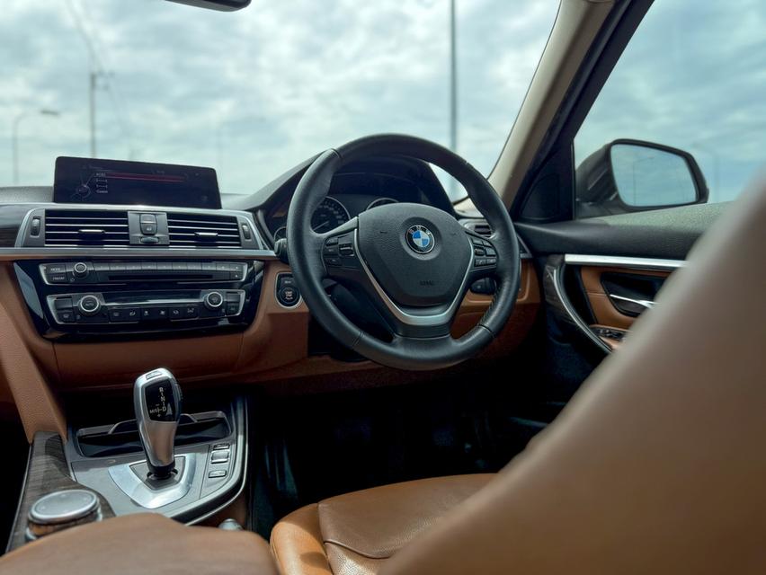 BMW 320d Luxury ปี 2015 สีขาว สวยสภาพดี 16