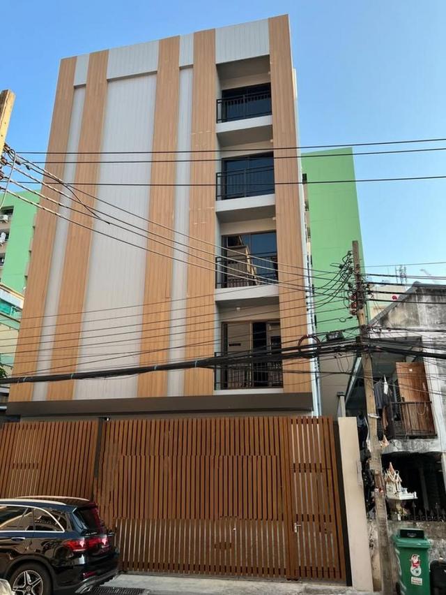 MBR39 ให้เช่าอาคารสำนักงาน 5 ชั้น จดทะเบียนบริษัทได้ ซอยประชาราษฎร์บำเพ็ญ 7 ใกล้ MRT ห้วยขวาง เพียง 600 เมตร พื้นที่ใช้สอย 900 ตร.ม. จอดรถยนต์ 7 คัน 1