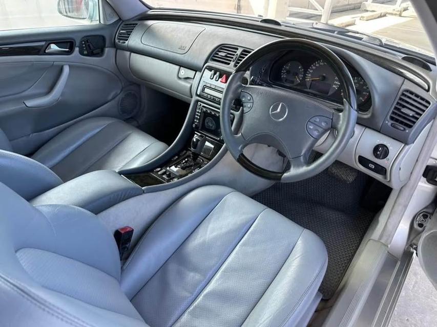 Mercedes-Benz CLK-Class 230  3