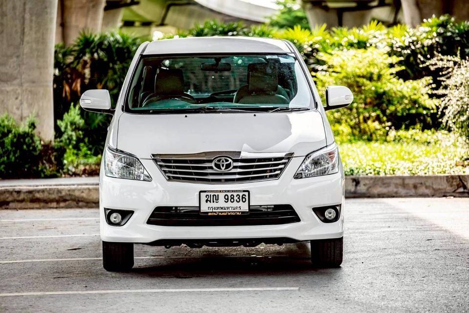 Toyota INNOVA 2.0V AT ปี 2012 สีขาว รุ่นท๊อปสุด