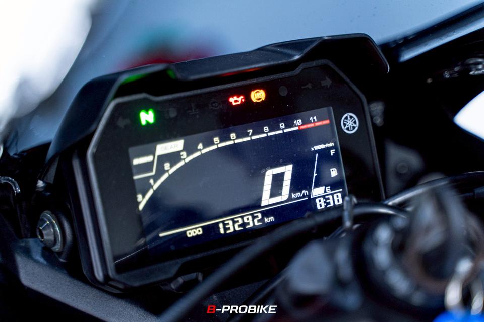 YAMAHA R7 16