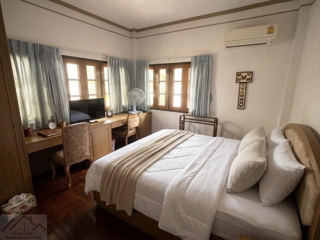 ขายบ้านเดี่ยว 2 ชั้น ใจกลางสุขุมวิท 67 ตรว. หมู่บ้านผกามาศ สุขุมวิท 71 ปรีดี 14 หรือเข้าทางพัฒนาการ 20 ได้ เฟอร์นิเจอร์ไ 5