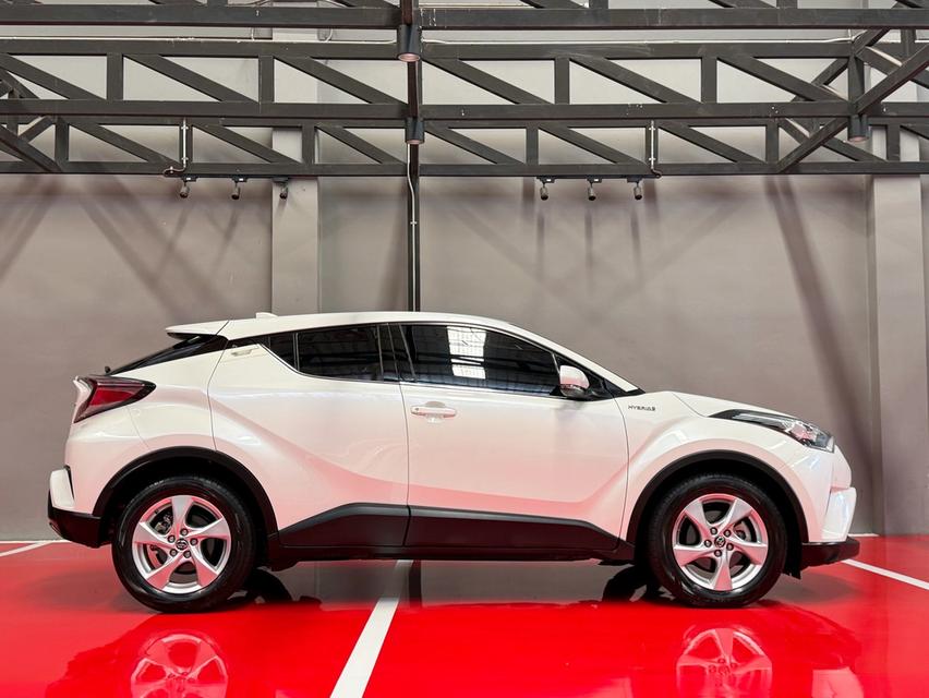 2019 TOYOTA CHR HV HI รถมือเดียวออกป้ายแดง รถวิ่งน้อย เข้าศูนย์ตามระยะ รถไม่เคยมีอุบัติเหตุครับ รูปที่ 2