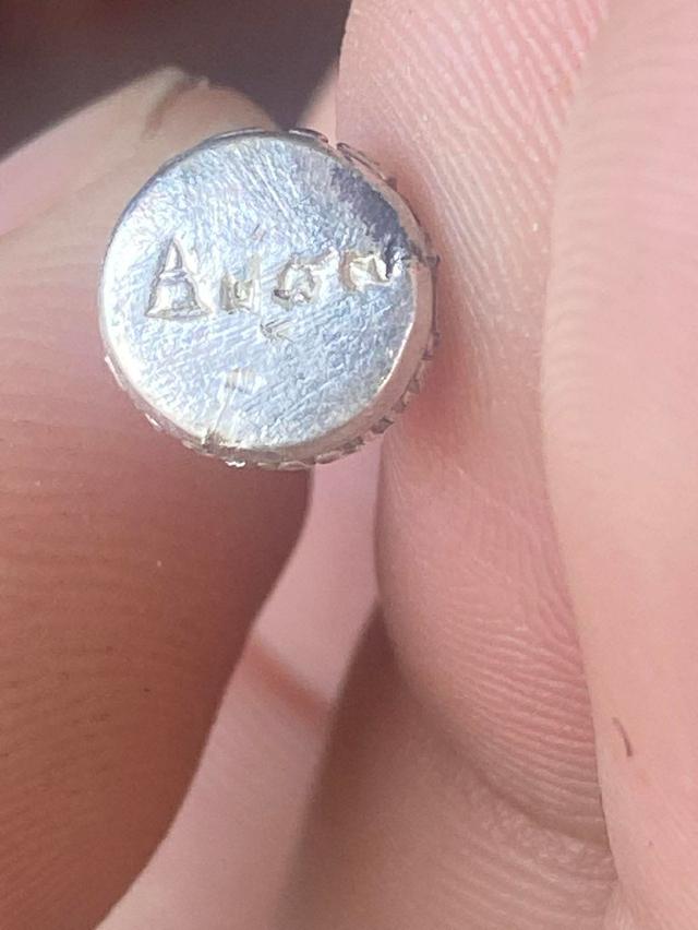 สำหรับรูปหล่อไอ้ไข่วัดเจดีย์รุ่นรับทรัพย์ปี 2556 การจัดสร้าง 556 องค์โดยเป็นรูปหล่อองลอยองค์เนื้อเงินแท้พิมพ์ใหญ่โค้ชเจดีย์ 2