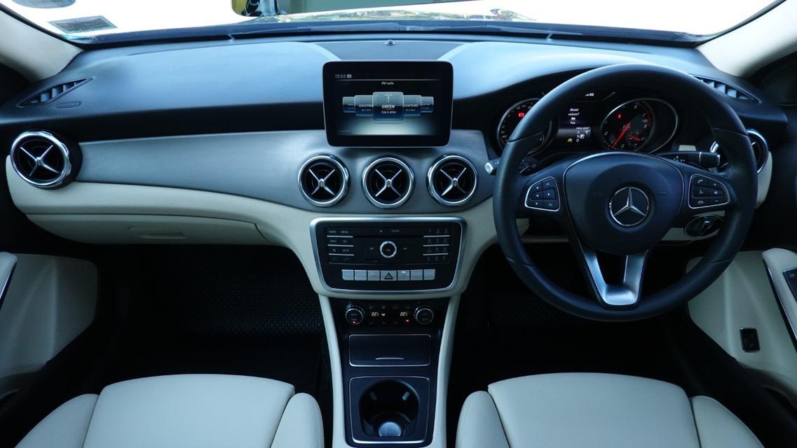Benz#GLA200 1.6 Urban Facelift 2019 สีดำ ไมล์ 50,000 กม. โทร.0922639576 เอ๋  12