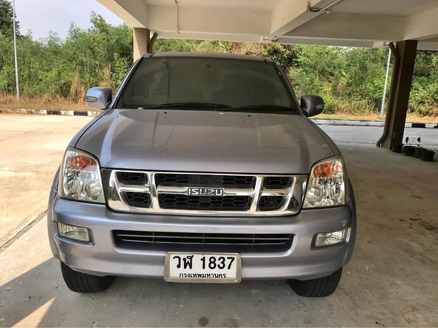  Isuzu D-Max เดิมผู้หญิงใช้รถรับส่งลูก