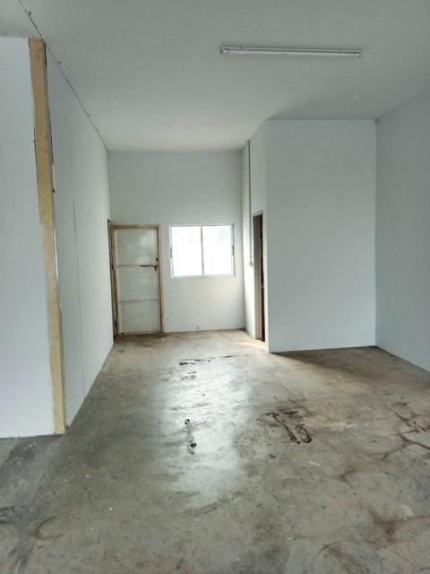 PTT ลำลูกกาคลอง4 100ม. วัดลาดสวาย 1.2 กม. โกดังให้เช่า 1นอน 1น้ำ ติดถนนใหญ่ ตลาดลาดสวาย 800 ม. 128 ตร.ม. จอดรถหน้าอาคารไ 3