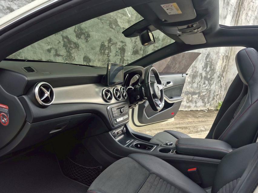 Mercedes-Benz CLA250 AMG 11