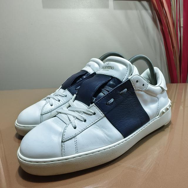 Valentino Garavani "Open" SneakersMade in ITALY🇮🇹📏Size. 40⭐⭐⭐⭐ Pre-owned/ Great Condition🔥 Price 970฿ รูปที่ 5