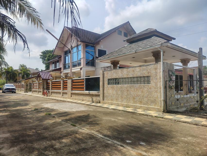 ขายบ้านเดี่ยว #ติดถนนหลัก หลังใหญ่ เนื้อที่ 3 งาน 43 ตรว. 🏠 ม.ซันนี่วิลล์ ซ.วัดประเดิม #เมืองชุมพร 💒 3 ห้องนอน 3 ห้องน้ำ 1ครัว ห้องโถงด้า 13